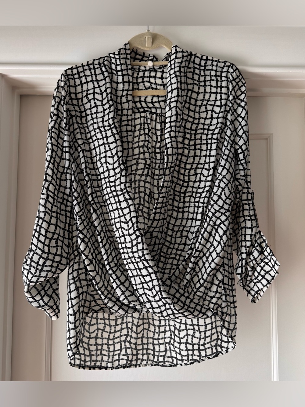 Women’s Pleione Black & White Faux Wrap Blouse, sz small